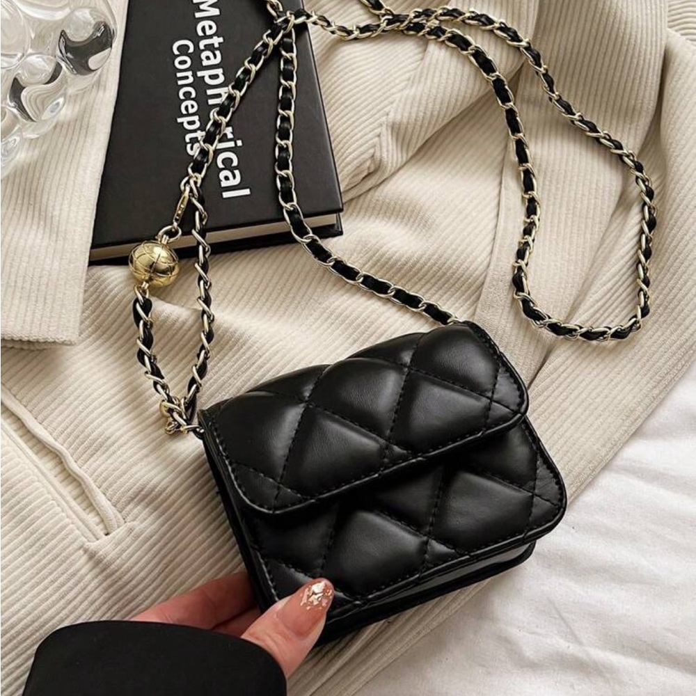 NWOT Bag Look for Less Designer Inspired Elegant Black Quilted Women's